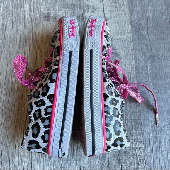 Skechers Twinkle Toes Cheetah Print Size 1 - Picture 4 of 9
